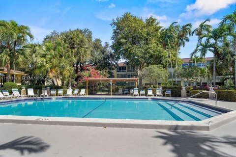 Condominio en venta en Lauderdale Lakes, Florida, 2 dormitorios, 87.7 m2 № 2032341 - foto 3