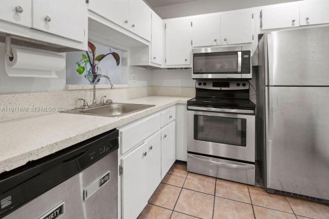 Condominio en venta en Lauderdale Lakes, Florida, 2 dormitorios, 87.7 m2 № 2032341 - foto 9