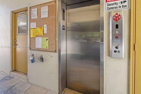 Condominio en venta en Lauderdale Lakes, Florida, 2 dormitorios, 87.7 m2 № 2032341 - foto 6