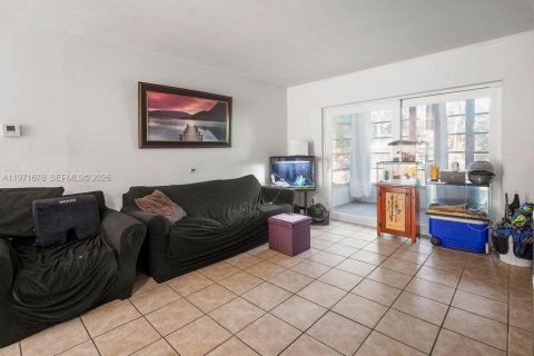 Condominio en venta en Lauderdale Lakes, Florida, 2 dormitorios, 87.7 m2 № 2032341 - foto 7