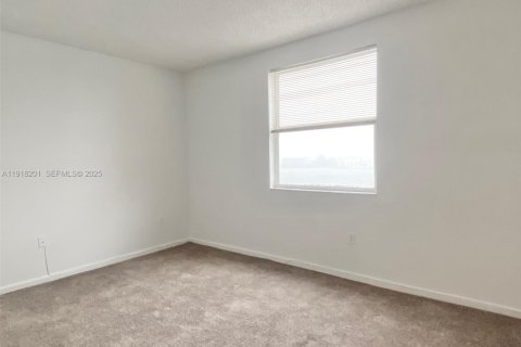 Copropriété à louer à Sunny Isles Beach, Floride: 3 chambres, 117.43 m2 № 1986008 - photo 11