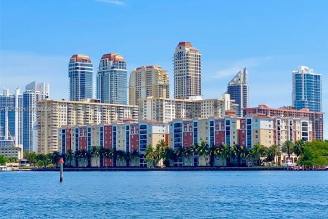 Copropriété à louer à Sunny Isles Beach, Floride: 3 chambres, 117.43 m2 № 1986008 - photo 1