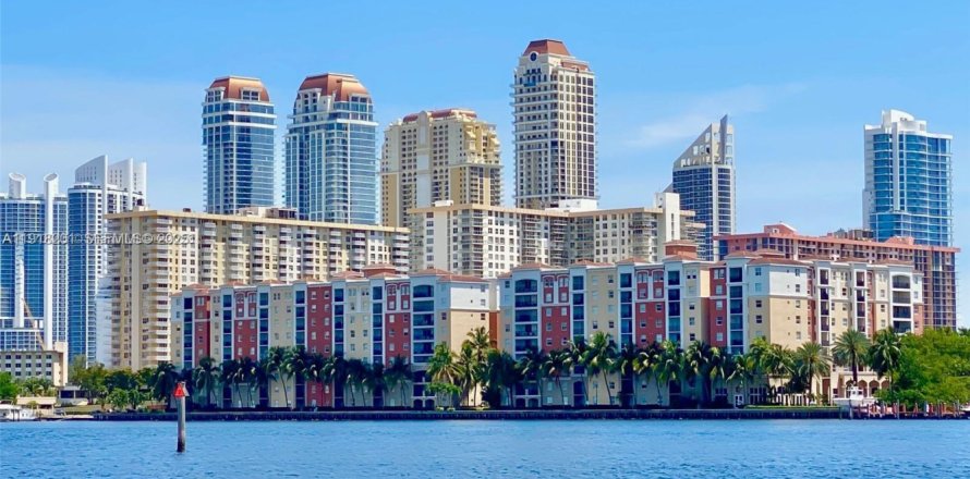 Condo à Sunny Isles Beach, Floride, 3 chambres № 1986008