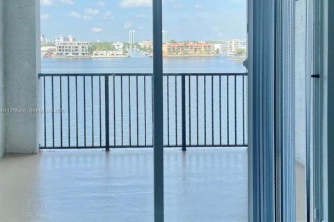 Copropriété à louer à Sunny Isles Beach, Floride: 3 chambres, 117.43 m2 № 1986008 - photo 18