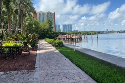 Copropriété à louer à Sunny Isles Beach, Floride: 3 chambres, 117.43 m2 № 1986008 - photo 22