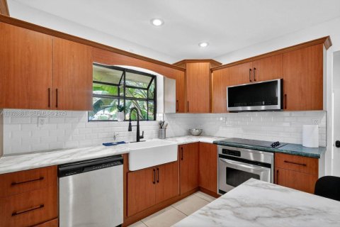 Villa ou maison à vendre à North Miami Beach, Floride: 3 chambres, 185.25 m2 № 1987236 - photo 13