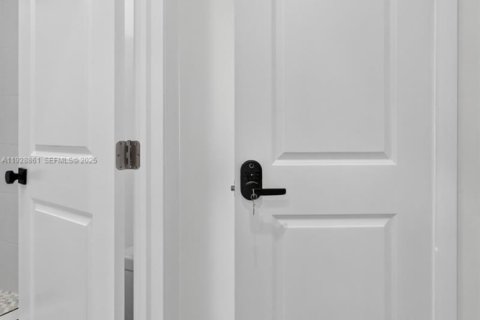 Villa ou maison à vendre à North Miami Beach, Floride: 3 chambres, 185.25 m2 № 1987236 - photo 16