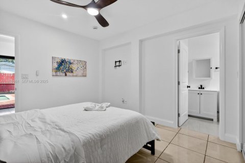 Villa ou maison à vendre à North Miami Beach, Floride: 3 chambres, 185.25 m2 № 1987236 - photo 12