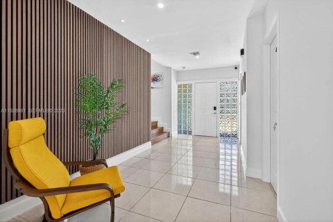 Villa ou maison à vendre à North Miami Beach, Floride: 3 chambres, 185.25 m2 № 1987236 - photo 1