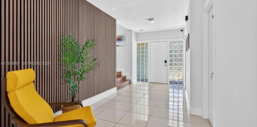 Villa ou maison à North Miami Beach, Floride 3 chambres, 185.25 m2 № 1987236