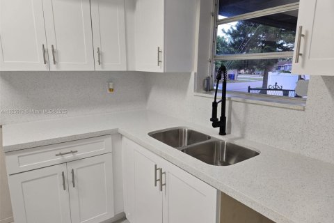 Купить виллу или дом в Холливуд, Флорида 3 спальни, 128.67м2, № 2059708 - фото 9