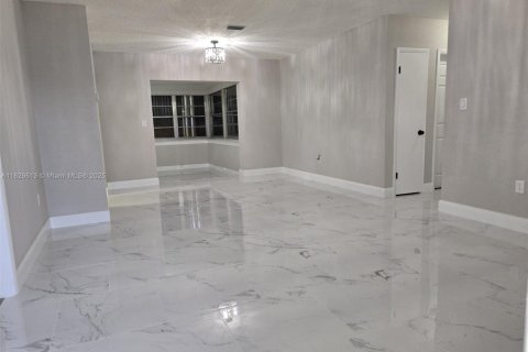 Купить виллу или дом в Холливуд, Флорида 3 спальни, 128.67м2, № 2059708 - фото 3