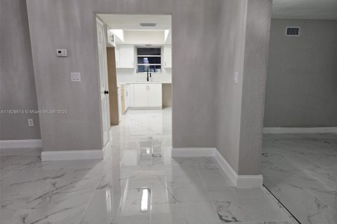 Купить виллу или дом в Холливуд, Флорида 3 спальни, 128.67м2, № 2059708 - фото 4