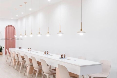 Propiedad comercial en venta en Fort Lauderdale, Florida № 1990640 - foto 3