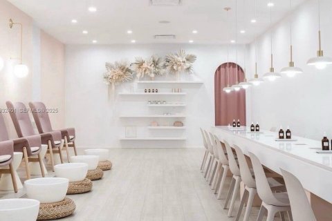 Propiedad comercial en venta en Fort Lauderdale, Florida № 1990640 - foto 2