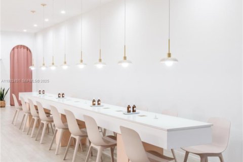 Propiedad comercial en venta en Fort Lauderdale, Florida № 1990640 - foto 5