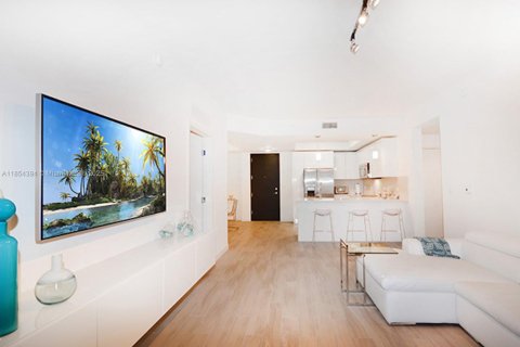 Condo in Miami, Florida, 2 bedrooms  № 1872183 - photo 10