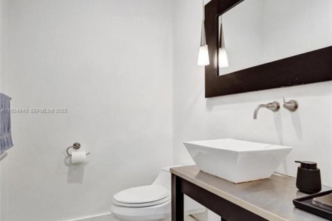 House in Hollywood, Florida 5 bedrooms, 384.43 sq.m. № 1985746 - photo 30