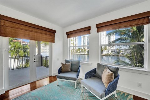 House in Hollywood, Florida 5 bedrooms, 384.43 sq.m. № 1985746 - photo 28