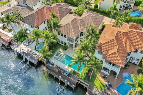 House in Hollywood, Florida 5 bedrooms, 384.43 sq.m. № 1985746 - photo 6