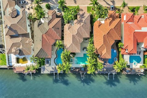 House in Hollywood, Florida 5 bedrooms, 384.43 sq.m. № 1985746 - photo 4