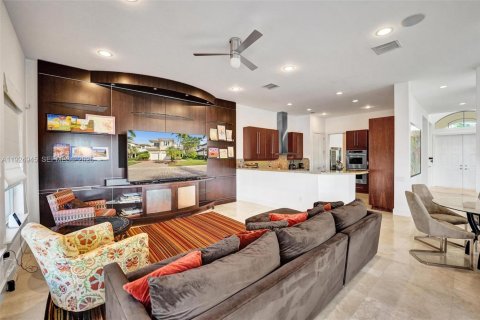 House in Hollywood, Florida 5 bedrooms, 384.43 sq.m. № 1985746 - photo 24