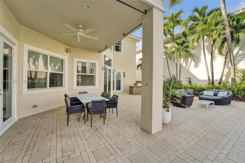 House in Hollywood, Florida 5 bedrooms, 384.43 sq.m. № 1985746 - photo 8