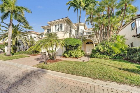 House in Hollywood, Florida 5 bedrooms, 384.43 sq.m. № 1985746 - photo 7