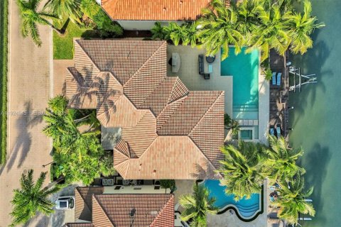 House in Hollywood, Florida 5 bedrooms, 384.43 sq.m. № 1985746 - photo 5