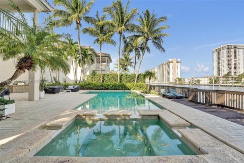 House in Hollywood, Florida 5 bedrooms, 384.43 sq.m. № 1985746 - photo 12