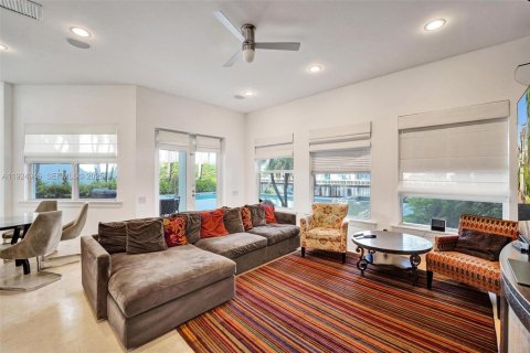 House in Hollywood, Florida 5 bedrooms, 384.43 sq.m. № 1985746 - photo 29