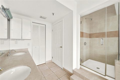 Condominio en venta en Sunny Isles Beach, Florida, 2 dormitorios, 206.24 m2 № 1450956 - foto 28