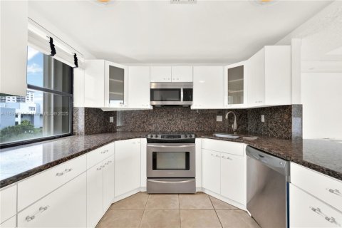 Condominio en venta en Sunny Isles Beach, Florida, 2 dormitorios, 206.24 m2 № 1450956 - foto 16