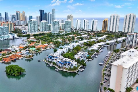 Condominio en venta en Sunny Isles Beach, Florida, 2 dormitorios, 206.24 m2 № 1450956 - foto 5