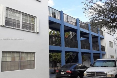 Condo in Hollywood, Florida, 1 bedroom № 1975979 - photo 2