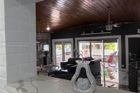 Купить виллу или дом в Майами, Флорида 1 комната, 309.64м2, № 2047721 - фото 17