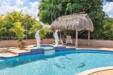 Купить виллу или дом в Майами, Флорида 1 комната, 309.64м2, № 2047721 - фото 21