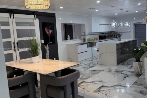 Купить виллу или дом в Майами, Флорида 1 комната, 309.64м2, № 2047721 - фото 30