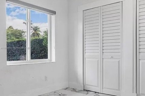 Купить виллу или дом в Майами, Флорида 1 комната, 309.64м2, № 2047721 - фото 3