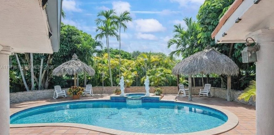 Дом в Майами, Флорида 1 комната, 309.64м2 № 2047721