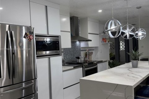 Купить виллу или дом в Майами, Флорида 1 комната, 309.64м2, № 2047721 - фото 24