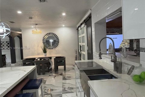 Купить виллу или дом в Майами, Флорида 1 комната, 309.64м2, № 2047721 - фото 29