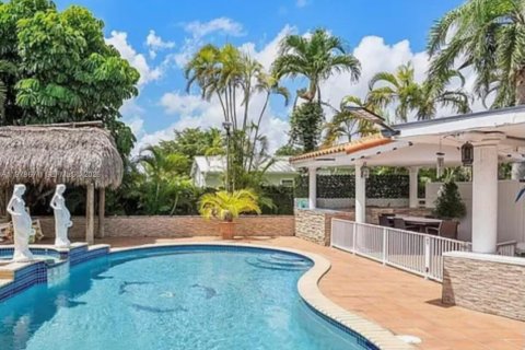 Купить виллу или дом в Майами, Флорида 1 комната, 309.64м2, № 2047721 - фото 2