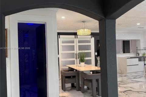 Купить виллу или дом в Майами, Флорида 1 комната, 309.64м2, № 2047721 - фото 22