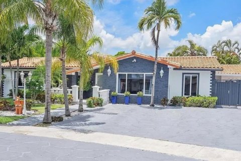 Купить виллу или дом в Майами, Флорида 1 комната, 309.64м2, № 2047721 - фото 14