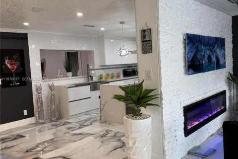 Купить виллу или дом в Майами, Флорида 1 комната, 309.64м2, № 2047721 - фото 16