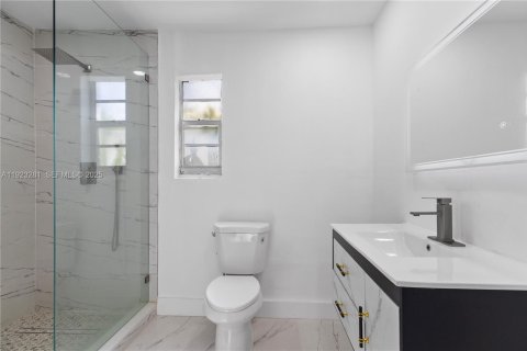 Villa ou maison à louer à Miami, Floride: 4 chambres, 215.63 m2 № 1991516 - photo 14