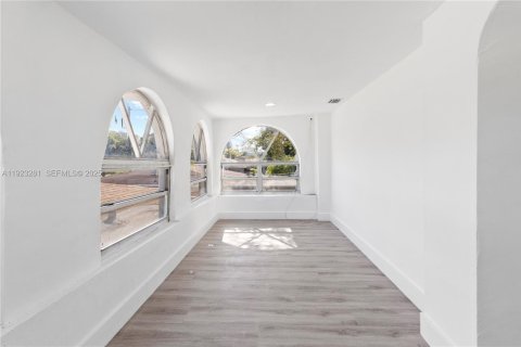 Villa ou maison à louer à Miami, Floride: 4 chambres, 215.63 m2 № 1991516 - photo 11