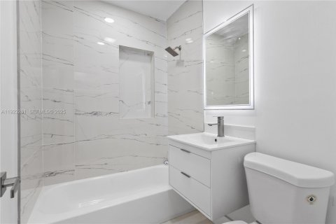 Villa ou maison à louer à Miami, Floride: 4 chambres, 215.63 m2 № 1991516 - photo 21