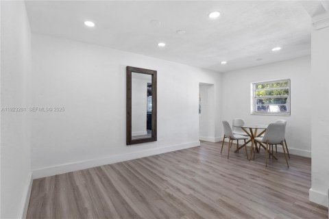 Villa ou maison à louer à Miami, Floride: 4 chambres, 215.63 m2 № 1991516 - photo 6